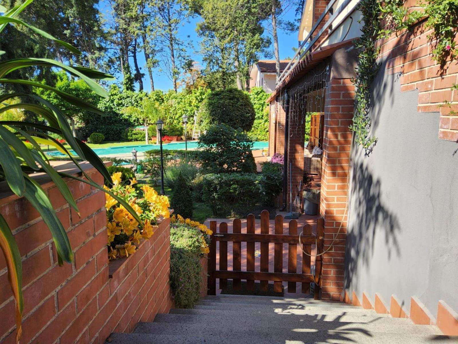 Villa Con Piscina Villa Scott Del Bernese ニコロージ エクステリア 写真